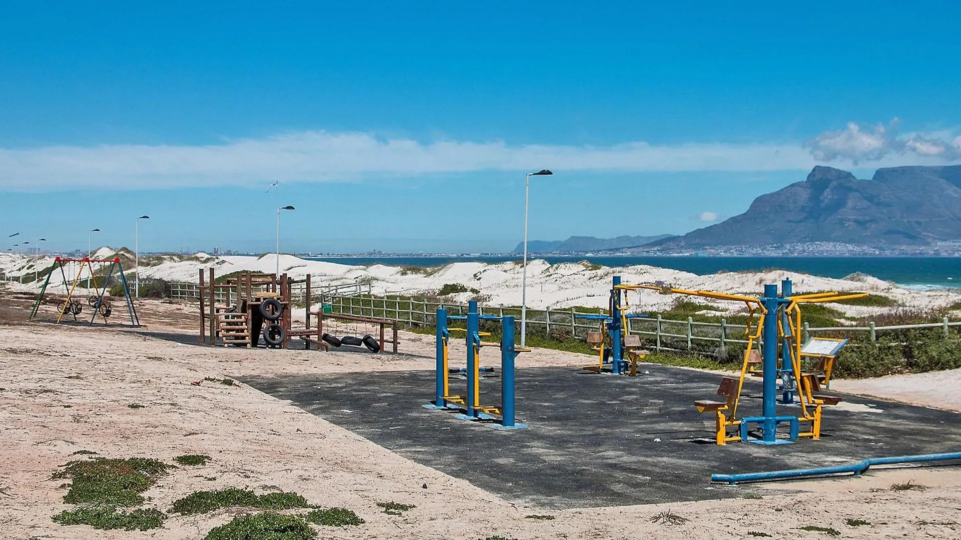 Witsand 102 By Hostagents 0*, Bloubergstrand